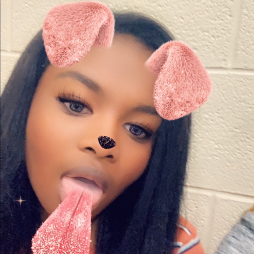 Meet your Posher, Brittney